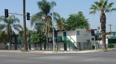 Sunshine Apartments in Riverside, CA - Building Photo - Building Photo