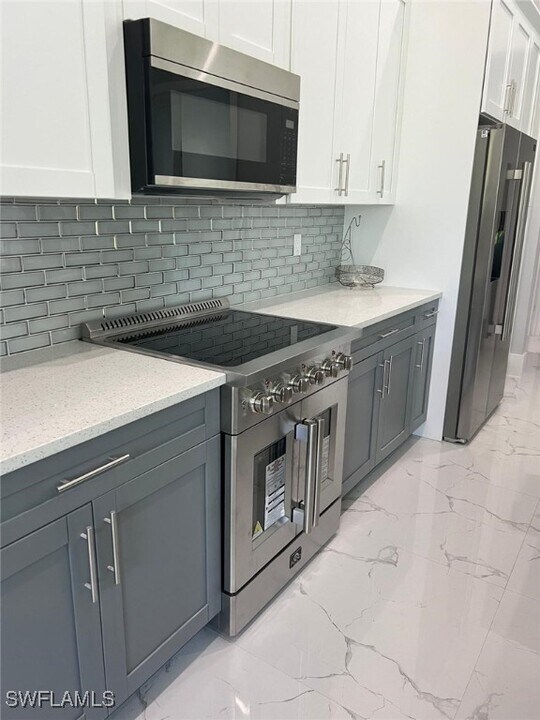 3335 16th Ave SE in Naples, FL - Foto de edificio