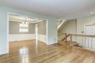 2021 Hickory Hill Ln in Silver Spring, MD - Building Photo - Building Photo