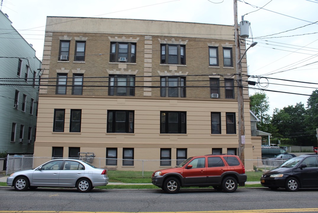 44 Franklin Ave in New Rochelle, NY - Foto de edificio