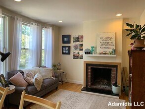 79 Highland Ave, Unit 2 in Somerville, MA - Foto de edificio - Building Photo