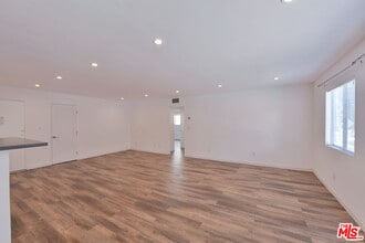 136 S Palm Dr in Beverly Hills, CA - Building Photo - Building Photo