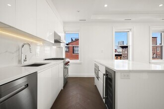 112 Myrtle St in Boston, MA - Building Photo - Building Photo