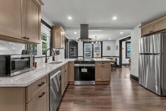 50 Sprague St in Dedham, MA - Foto de edificio - Building Photo