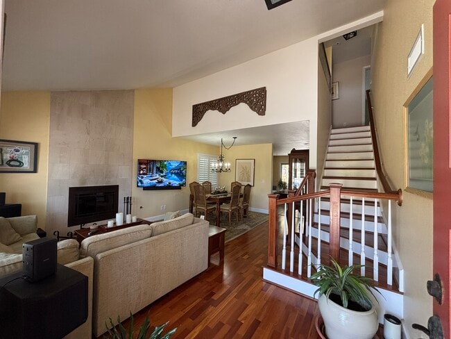 8454 Sedorus St in San Diego, CA - Foto de edificio - Building Photo