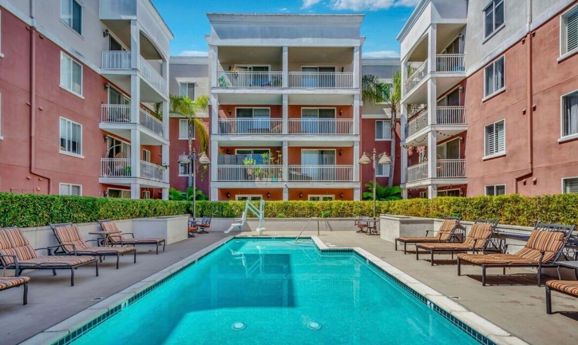 3740 Santa Rosalia Dr, Unit 319 in Los Angeles, CA - Building Photo