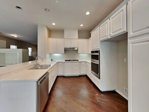 28411 Hidden Hills Dr in Santa Clarita, CA - Building Photo - Building Photo