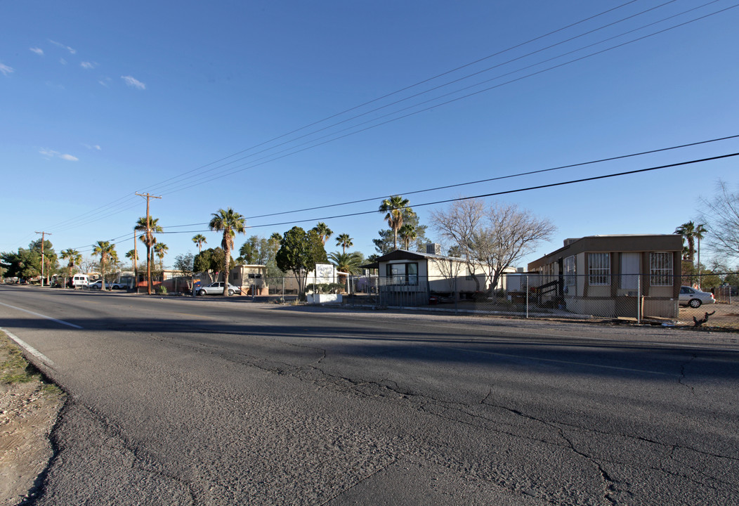 Whispering Sands in Tucson, AZ - Building Photo