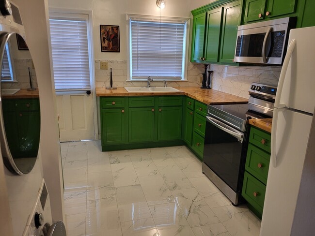 3586 Walnut Grove Rd in Memphis, TN - Building Photo - Building Photo