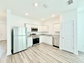 38057 Elby Ln in Zephyrhills, FL - Building Photo - Building Photo