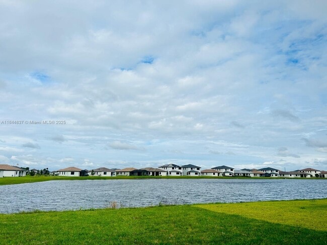 5032 Frattina St. in Ave Maria, FL - Foto de edificio - Building Photo