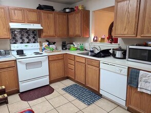 304 N Clinton Ave in Lubbock, TX - Foto de edificio - Building Photo