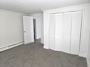 302 Hazard Ave in Enfield, CT - Building Photo - Building Photo