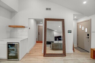 3217 Oak Alley in Austin, TX - Building Photo - Building Photo