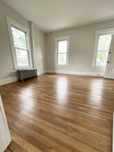 150 Main St, Unit 1 in Wayland, MA - Foto de edificio - Building Photo