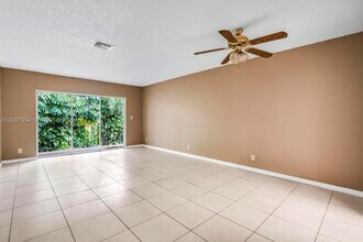 3100 Coral Springs Dr in Coral Springs, FL - Building Photo - Building Photo