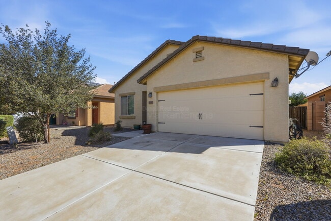 6737 S Cut Bow Dr in Tucson, AZ - Building Photo - Building Photo