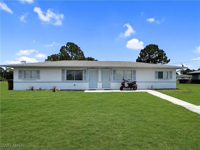 121 Gordon Ave S in Lehigh Acres, FL - Building Photo - Building Photo