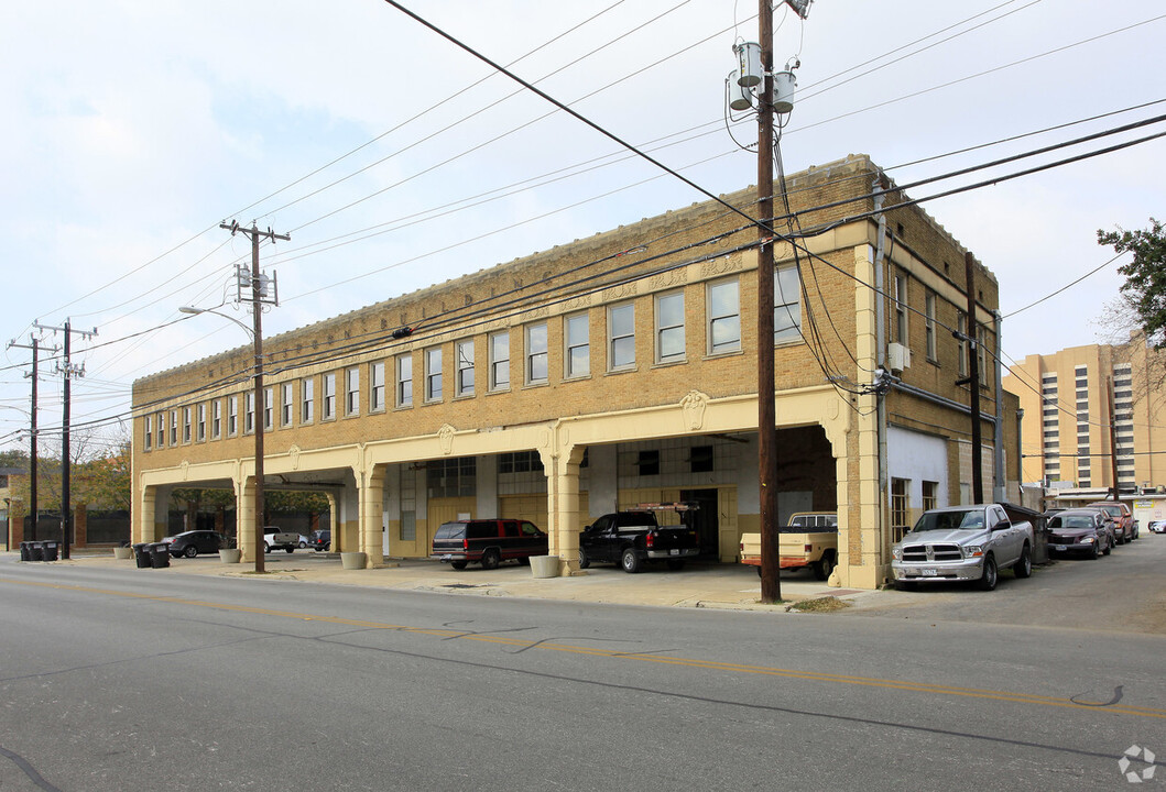 601 N Alamo St in San Antonio, TX - Building Photo