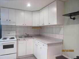 687 Broadview Ave in Toronto, ON - Building Photo