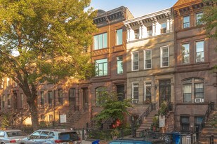 527A Hancock St in Brooklyn, NY - Building Photo