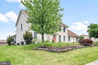 201 Sunbrook Dr in Chambersburg, PA - Building Photo - Building Photo