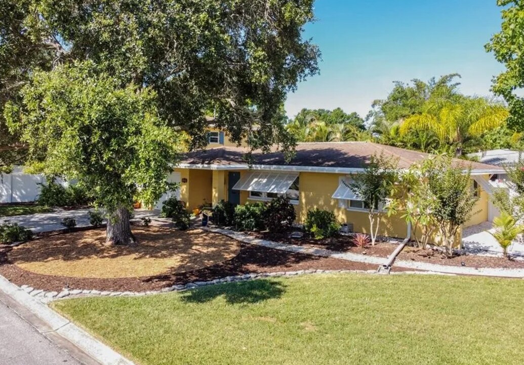4390 Maple St NE in St. Petersburg, FL - Building Photo