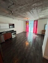 690 SW 1st Ct, Unit 1226 in Miami, FL - Building Photo
