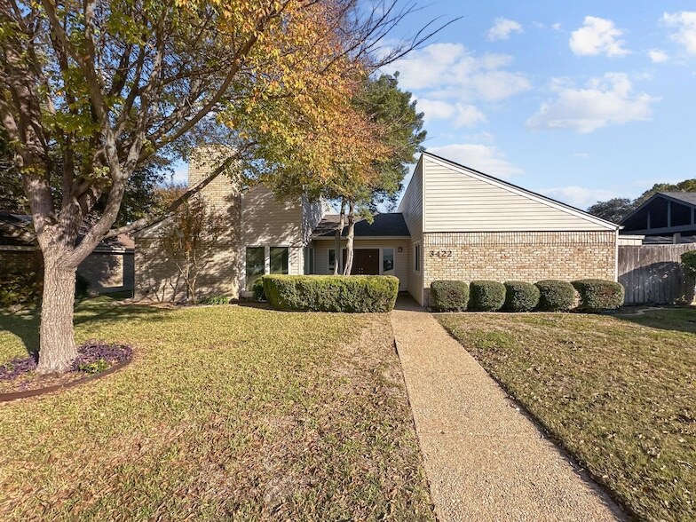 3422 Creekbend Dr in Garland, TX - Building Photo