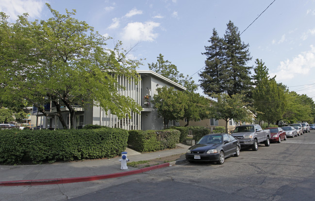 Pauline Creek Apartments in Santa Rosa, CA - Building Photo - Building Photo