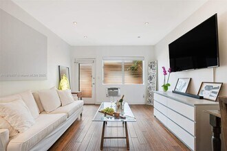 1050 Pennsylvania Ave in Miami Beach, FL - Building Photo - Building Photo