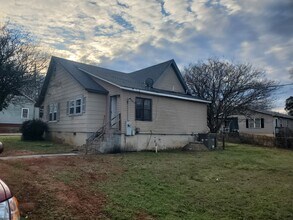 1409 E Market St in Anderson, SC - Building Photo - Building Photo