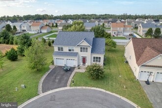 106 Ponds Edge Ct in Felton, DE - Building Photo - Building Photo