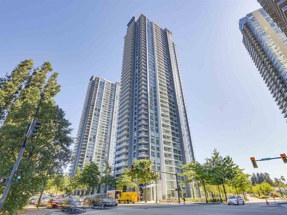 13696-13100 100 Ave in Surrey, BC - Building Photo