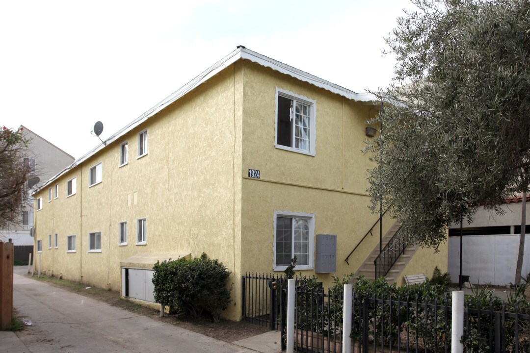 1924 E 6th St in Long Beach, CA - Building Photo