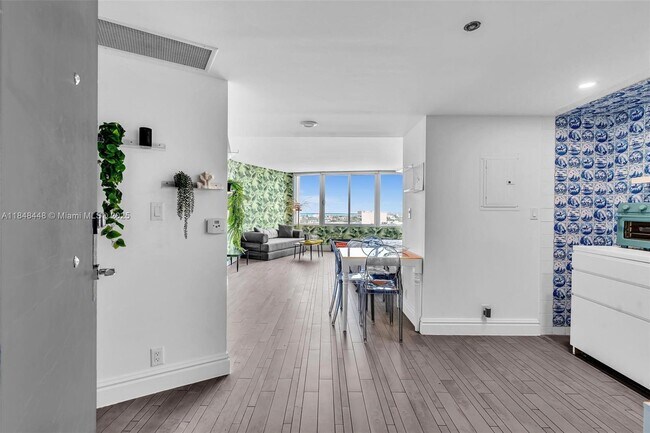 1100 West Ave in Miami Beach, FL - Building Photo - Building Photo