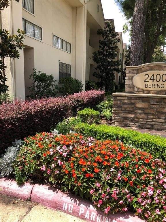 2438 Bering Dr in Houston, TX - Building Photo - Building Photo