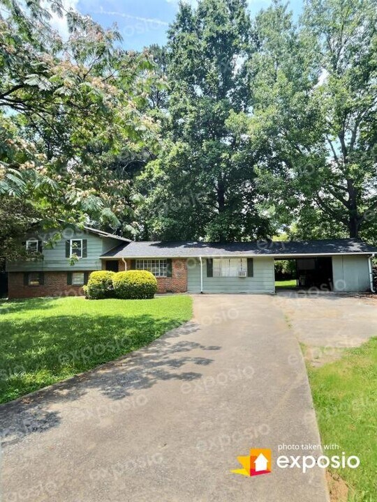 7363 Ovis Ct in Riverdale, GA - Building Photo