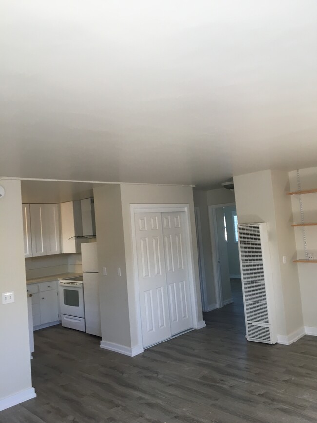 302 Ocean Ave, Unit 2 in Monterey, CA - Building Photo - Building Photo