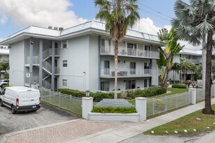 Silver Palms at Dadeland in Miami, FL - Building Photo
