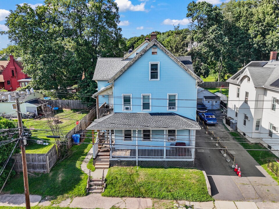 125 Columbia St in New Britain, CT - Building Photo