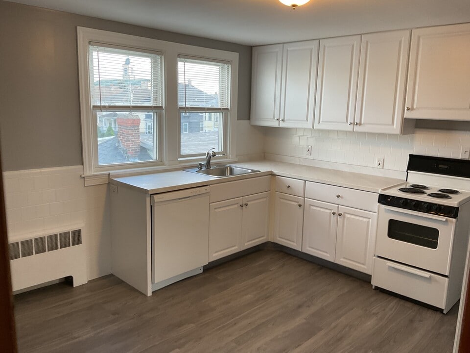 371 Grand Ave in Pawtucket, RI - Building Photo