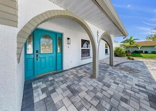 6511 Santiago Ct in Apollo Beach, FL - Building Photo - Building Photo