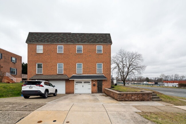 100 Rennard Ter in Philadelphia, PA - Building Photo - Building Photo