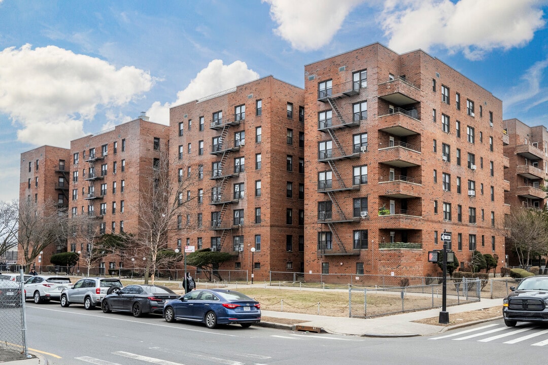 2850 Ocean Parkway in New York, NY - Building Photo