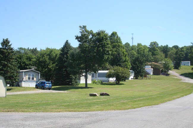 Sylvan Acres Dr in Indiana, PA - Foto de edificio - Building Photo