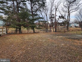 1025 Kingsbury Rd in Reisterstown, MD - Building Photo