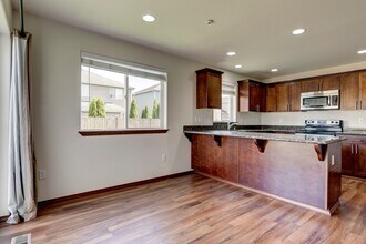 2555 SW Navigator Loop in Oak Harbor, WA - Building Photo - Building Photo