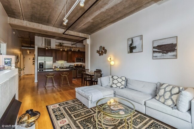 property at 833 W 15th Pl