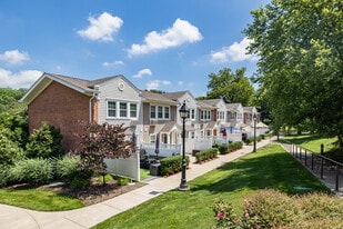 Pond View Homes in Great Neck, NY - Building Photo